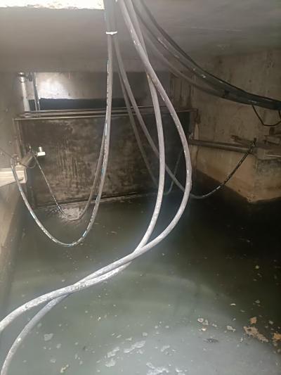 供应旋转式调节堰门：一种实用的水利工程设备